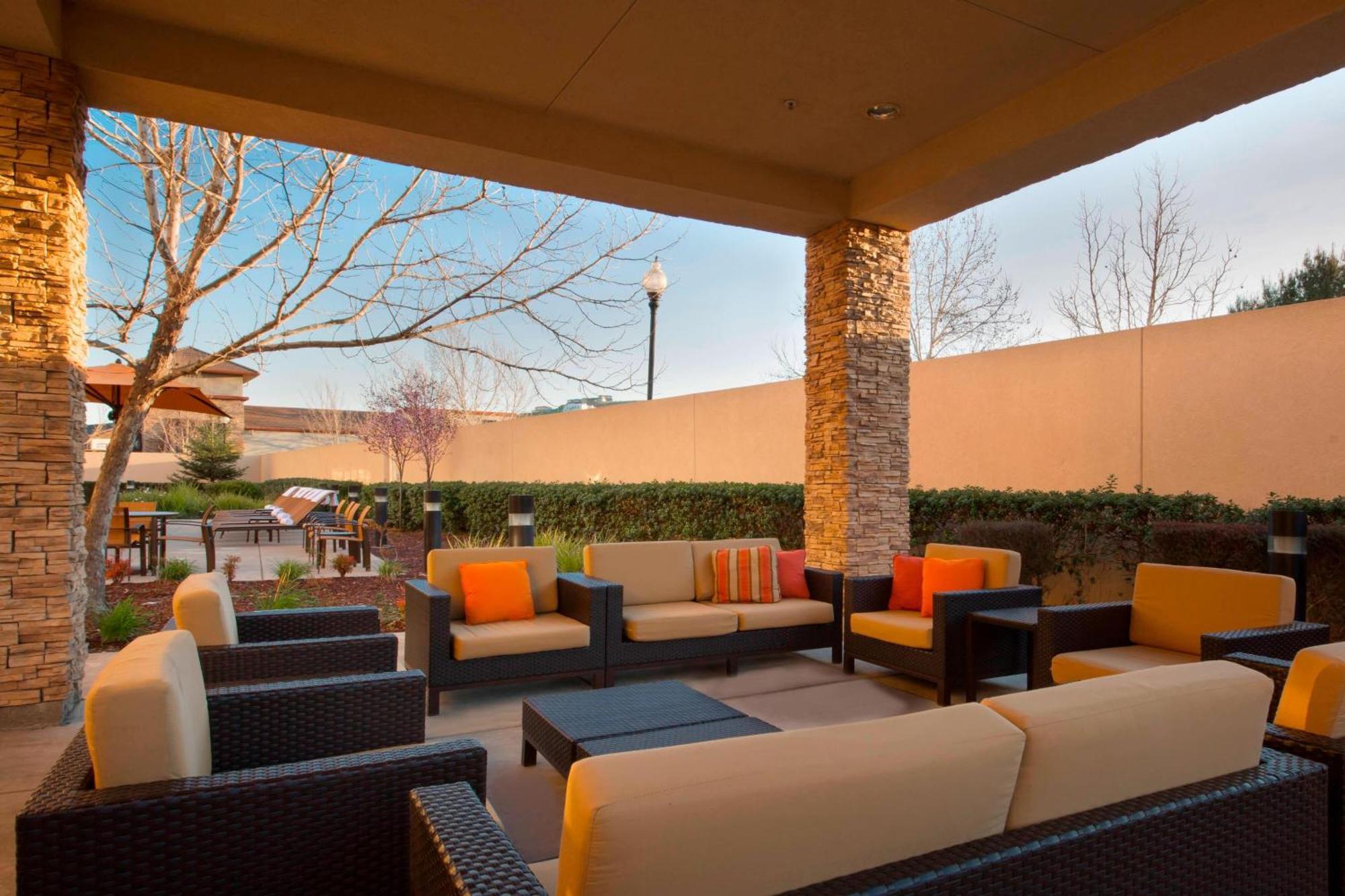 Courtyard By Marriott Sacramento Hotel 3*