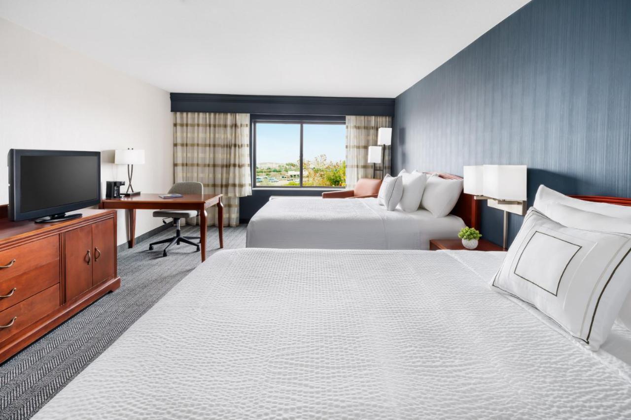 Courtyard By Marriott Sacramento Hotel 3*