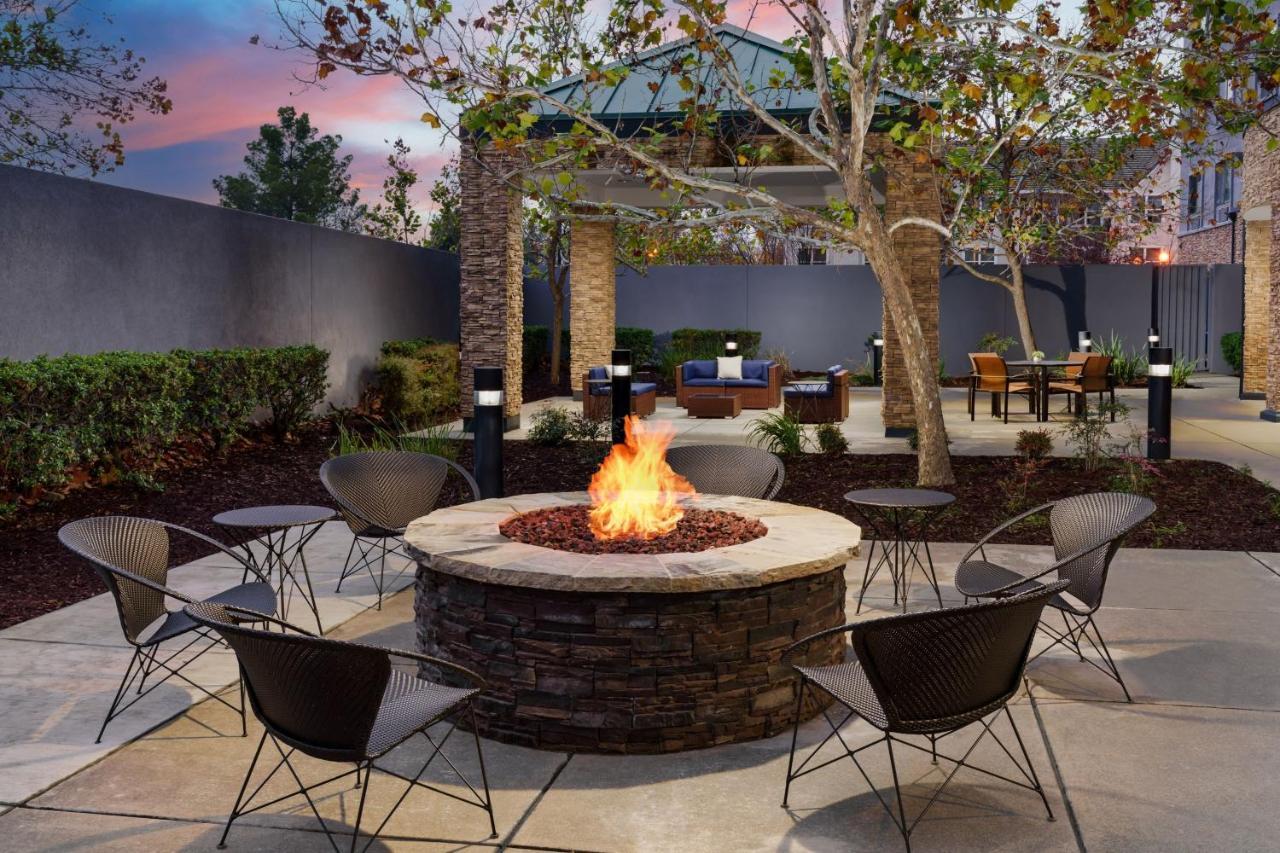 Courtyard By Marriott Sacramento