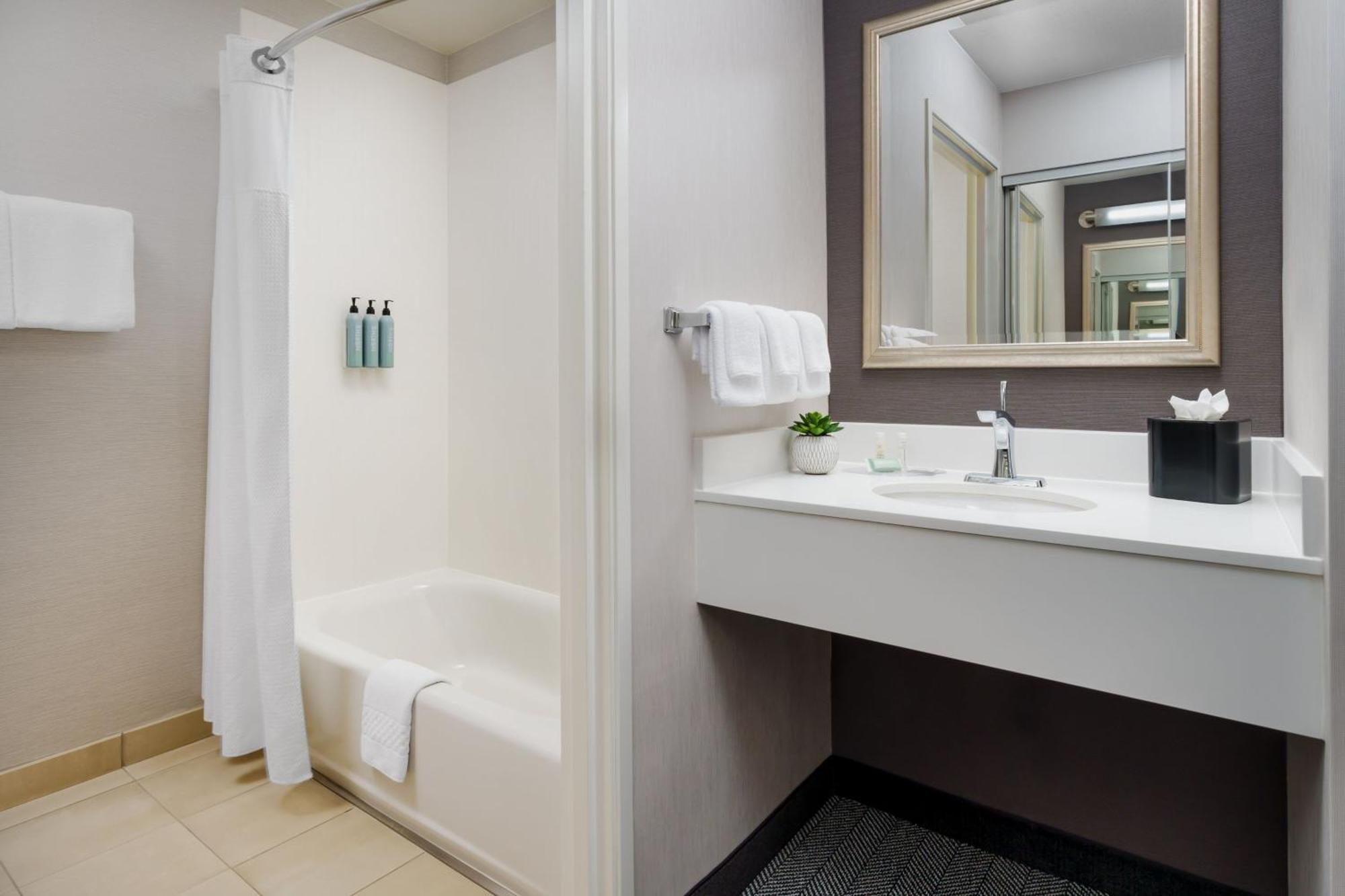 Courtyard By Marriott Sacramento