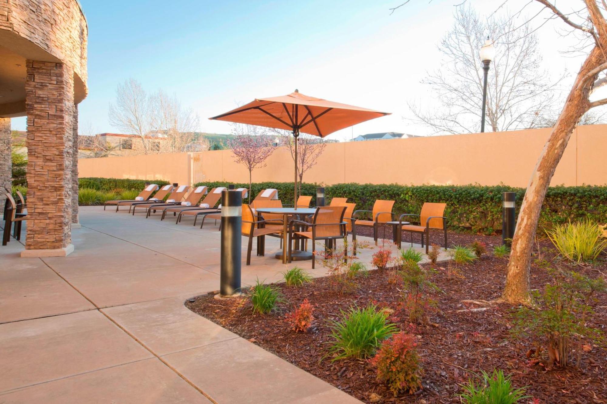 Courtyard By Marriott Sacramento 3*